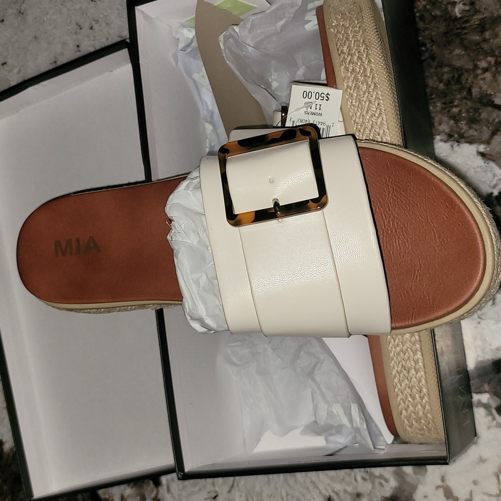 MIA Neves sandals